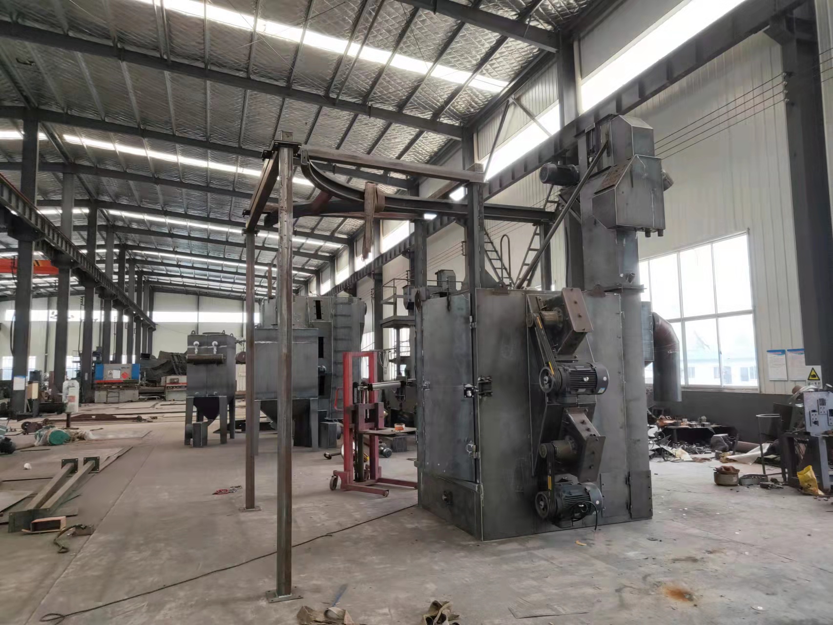 H型钢打砂清理机_清砂机价格_清砂机是什么样子的